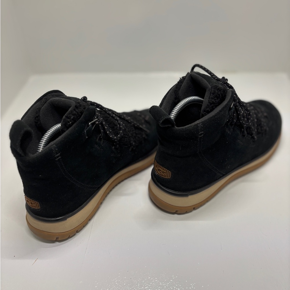 UGG Neumel Boots Black Suede Chukka Gum Middle Sole Size 9 EU 40 - Picture 8 of 11